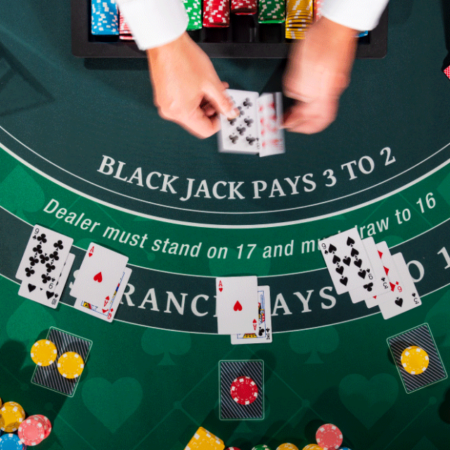 Blackjack อีกเกมพนันออนไลน์ยอดนิยม เล่นง่าย รอรับกำไรทันที