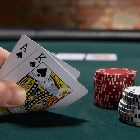 Poker เกมพนันออนไลน์ เล่นได้ที่เว็บตรง โอกาสทำเงินก้อนโต